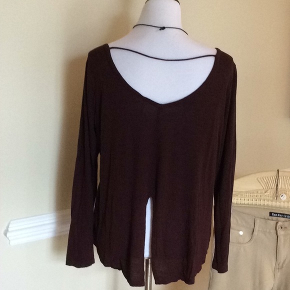 Tresics l/s burgundy scoop neck tee w/split tail - Picture 4 of 11